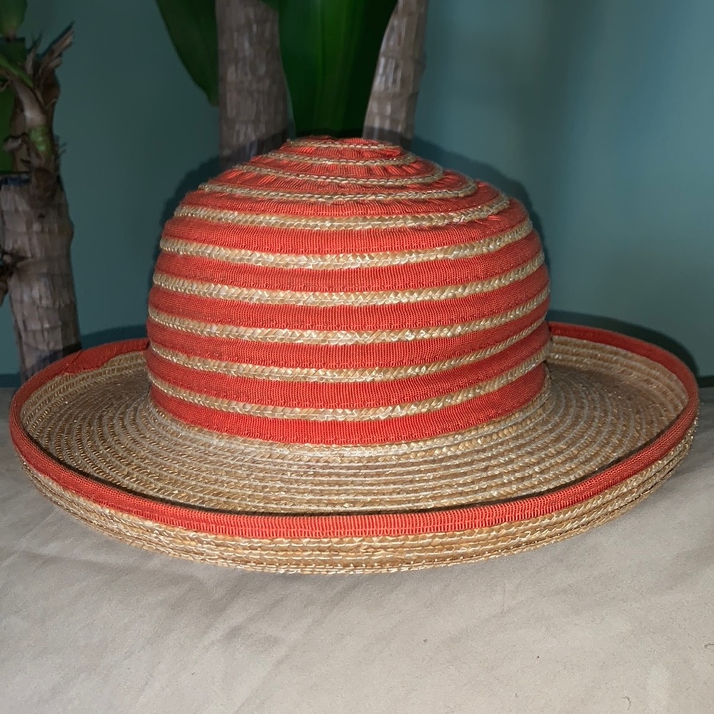 VGUC Miriam Lefcourt hat. Straw/ ribbon